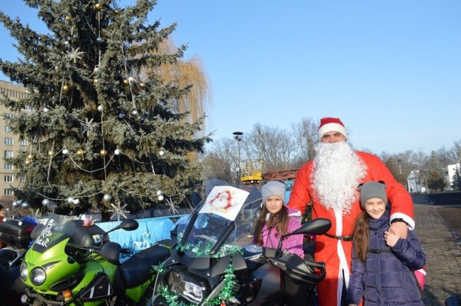 У Ковелі біля міської ялинки – з'їзд «Миколаїв» на мотоциклах. ФОТО