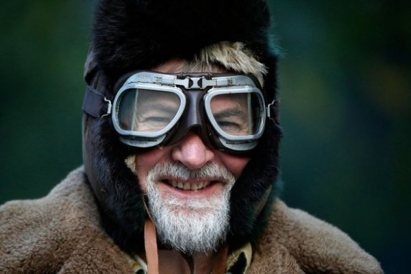 Автопробіг у Лондоні: вулицями міста проїхалося півтисячі раритетних авто. ФОТО. ВІДЕО