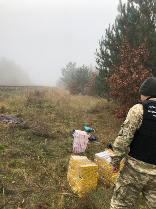 На Волині прикордонники знайшли сигарети, які контрабандисти перевозили потягом