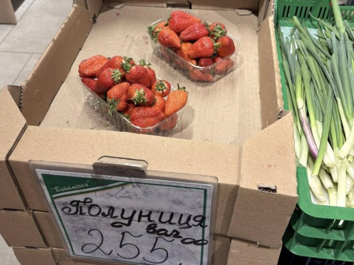 На Волині стартував сезон полуниці: скільки коштують ягоди