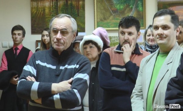 Нововолинські художники організували спільну виставку картин. ФОТО