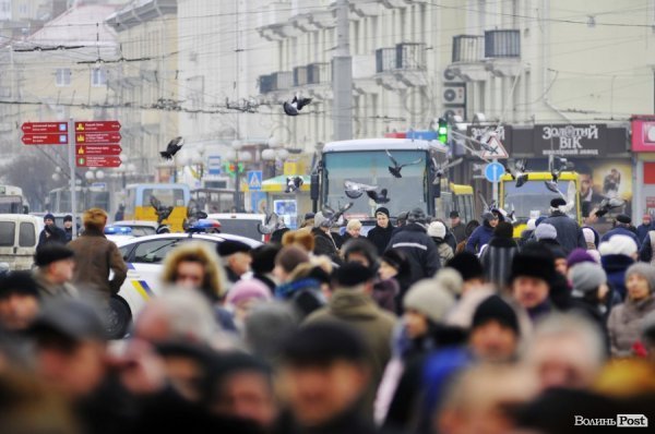 Фото прощання з міським головою Луцька Миколою Романюком