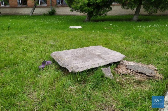 В місті на Волині взялись за впорядкування каналізаційних люків. ФОТО