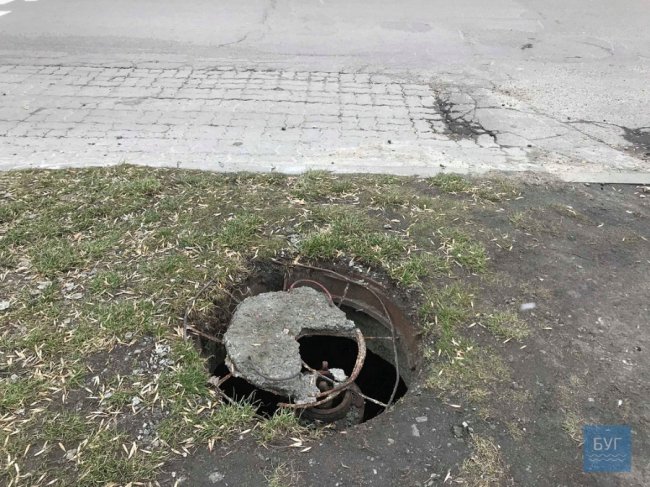В місті на Волині взялись за впорядкування каналізаційних люків. ФОТО