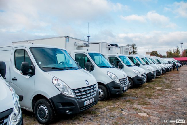 Від і до: скільки коштують машини на луцькому авторинку. ФОТО