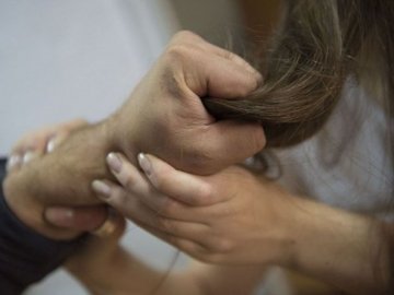 У Луцьку чоловік жорстоко побив жінку