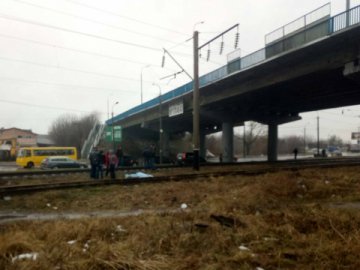 Гроші дали, а паркан поставити «забули»: у Луцьку досі не обгородили «колію смерті»