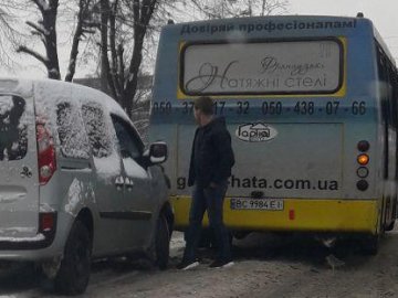 У Луцьку – ранкова аварія з маршруткою. ФОТО