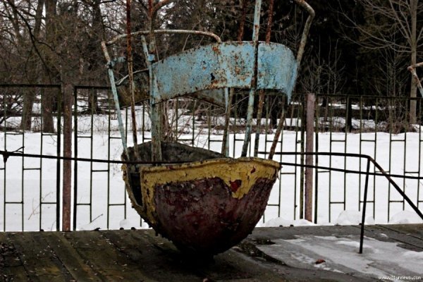 У луцькому парку демонтують атракціони. ФОТО