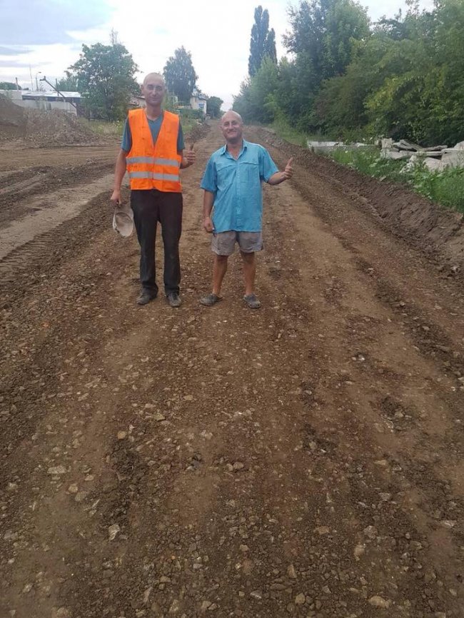 Активісти своїм коштом відновили дорогу у Луцьку. ФОТО