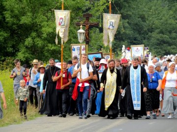Священники та парафіяни Шацького благочиння нагодували учасників міжнародного хресного ходу. ФОТО 