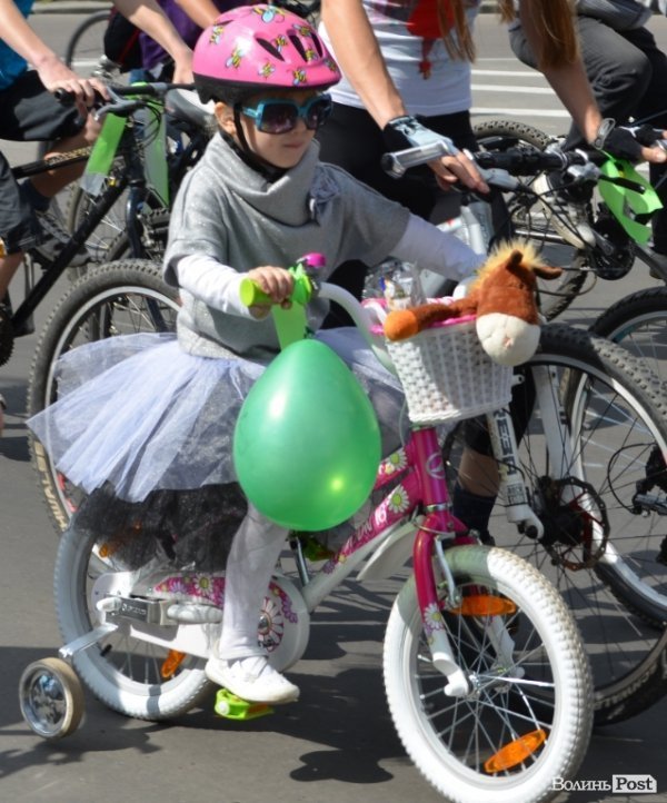 Велодень у Луцьку зібрав більше тисячі людей. ФОТО 