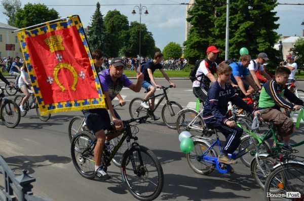 Велодень у Луцьку зібрав більше тисячі людей. ФОТО 