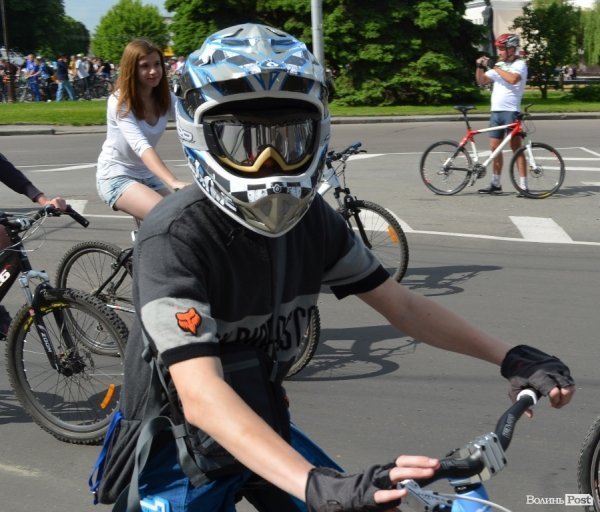 Велодень у Луцьку зібрав більше тисячі людей. ФОТО 