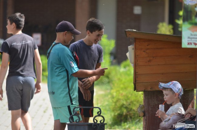 Дітям атовців влаштували екскурсію Луцьким зоопарком