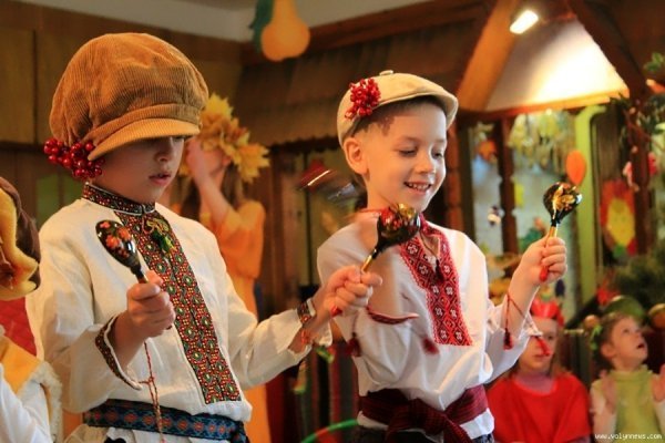 Як луцькі діти радіють осені. ФОТО