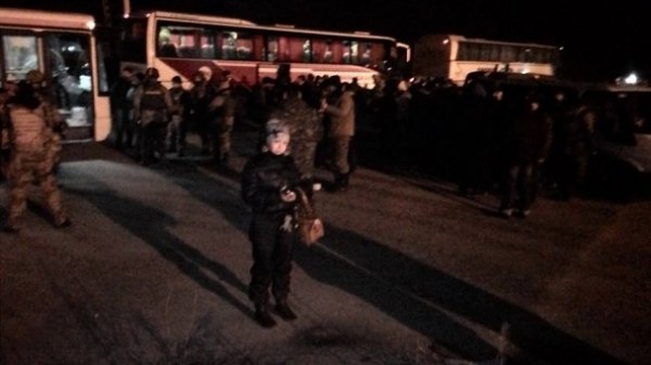 З'явилися фото та відео обміну полоненими між силовиками та терористами