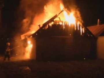 У селі на Волині згорів піднавіс з 4-ма тоннами зерна