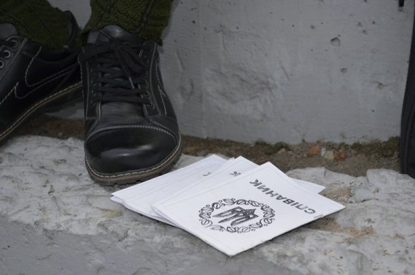 У центрі Луцька молодь співала повстанські пісні. ФОТО. ВІДЕО