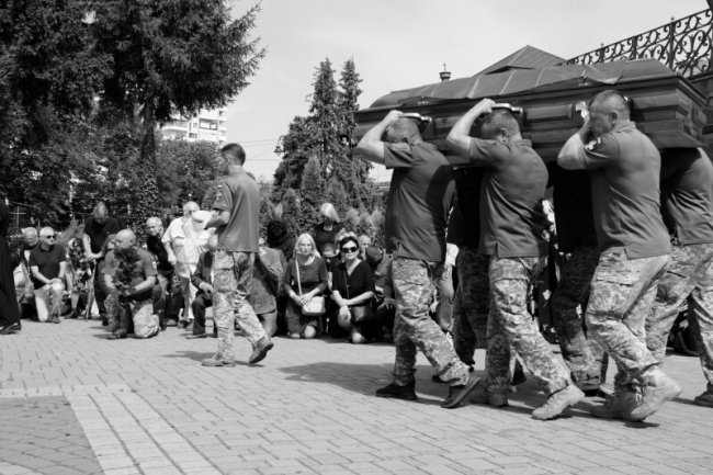 У Луцьку провели в останню дорогу ексдепутата Волиньради, захисника України Сергія Слабенка