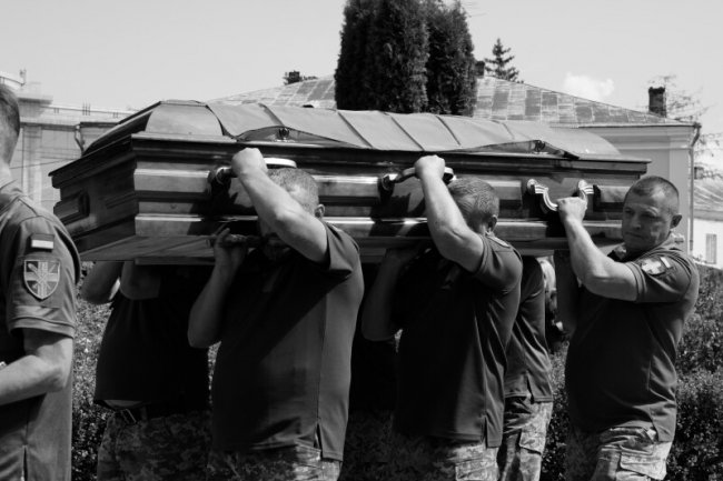 У Луцьку провели в останню дорогу ексдепутата Волиньради, захисника України Сергія Слабенка