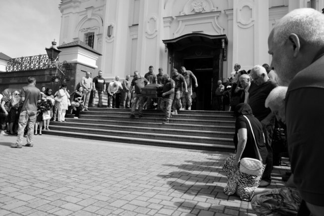 У Луцьку провели в останню дорогу ексдепутата Волиньради, захисника України Сергія Слабенка