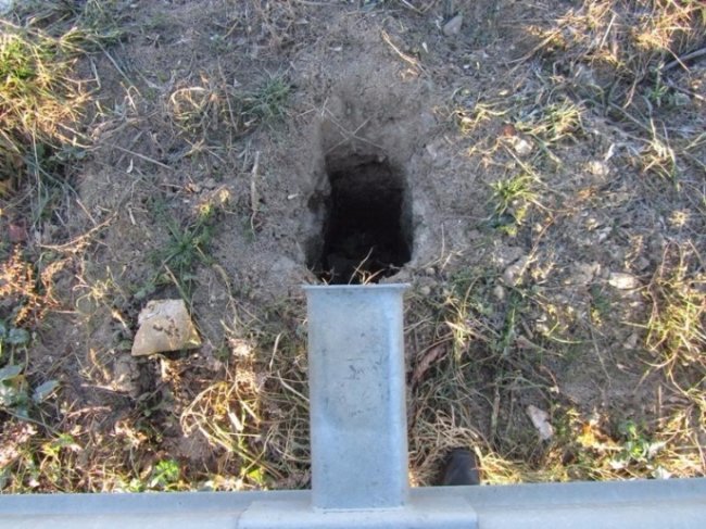 На волинській трасі вкрали частину огорожі