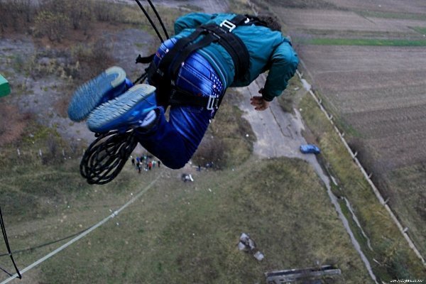 У Луцьку бурят стрибнув з труби заввишки понад 50 метрів. ФОТО