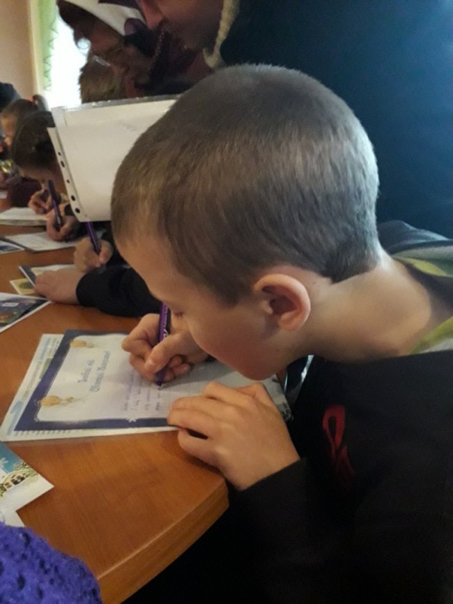 У Луцьку знедолені діти разом писали листа святому Миколаю