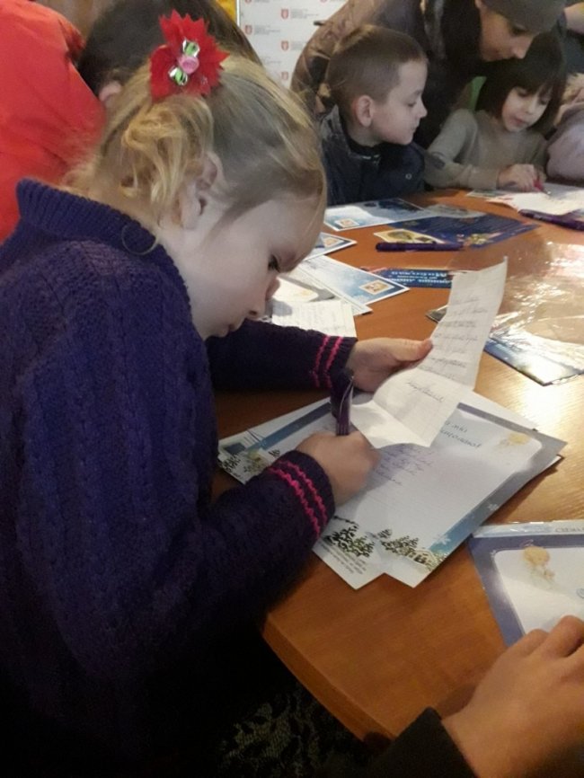 У Луцьку знедолені діти разом писали листа святому Миколаю