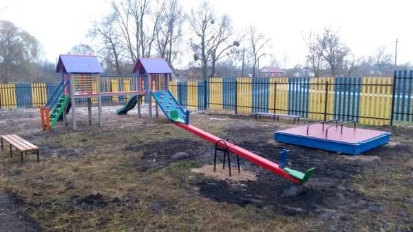 На Волині за сприяння нардепа відкрили дитячий майданчик