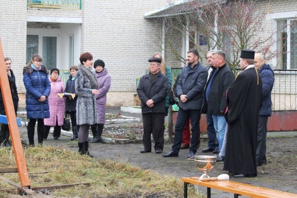 На Волині за сприяння нардепа відкрили дитячий майданчик