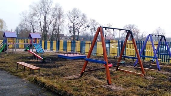 На Волині за сприяння нардепа відкрили дитячий майданчик
