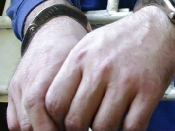 На Волині горе-злодій заліз в магазин і заснув