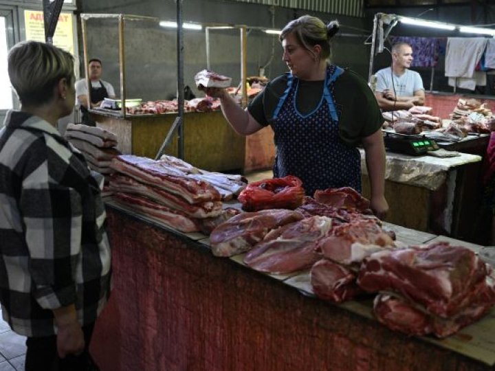 Різкий обвал цін: скільки коштує м’ясо та сало на луцькому ринку