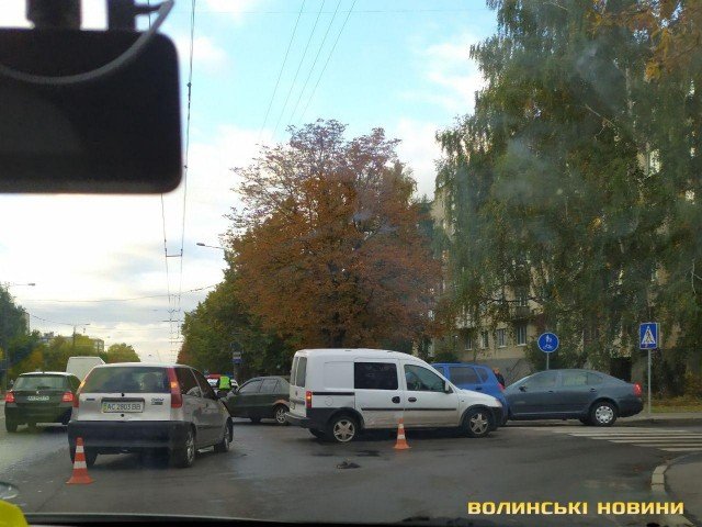 У Луцьку зіткнулись три автівки. ФОТО