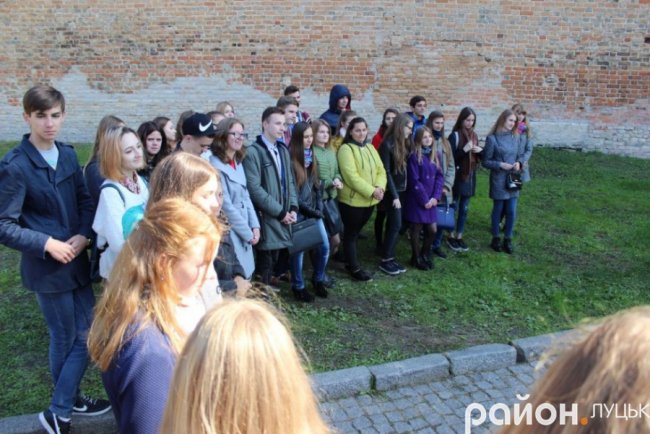 Як першокурсникам у Луцькому замку вручали студквитки 