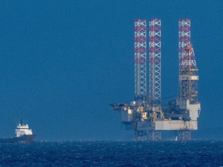 Два російські винищувачі пролетіли над буровою платформою у Балтійському морі