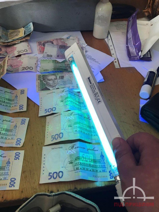 На хабарі погоріли посадовці міграційної служби на Волині. ФОТО