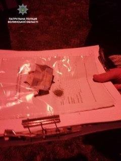 Білий порошок і «травичка»: у Ковелі за ніч зловили трьох хлопців з наркотиками. ФОТО