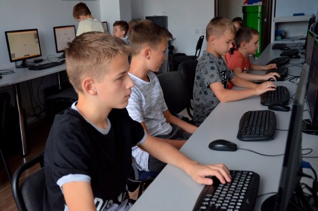 Комп’ютерна академія ШАГ організувала літній табір для дітей атовців