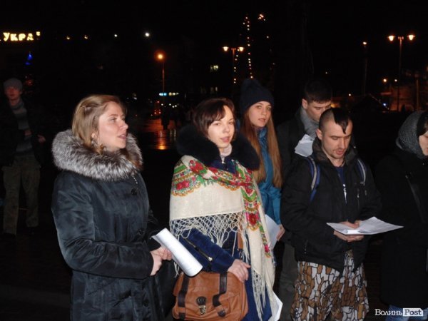 У Луцьку поєднали колядки і фаєр-шоу. ФОТО