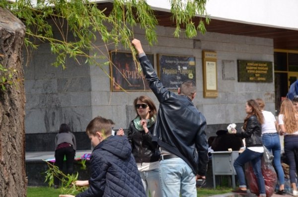 У Луцьку прихожани хотіли зекономити на вербі. ФОТО