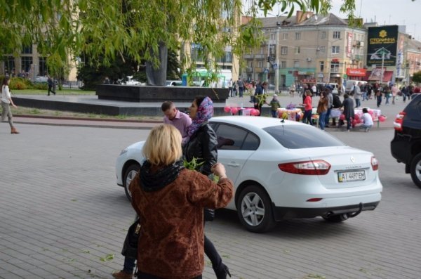 У Луцьку прихожани хотіли зекономити на вербі. ФОТО