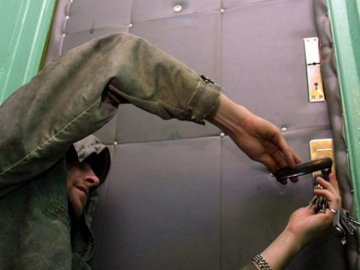 Волинські поліцейські розповіли, як захистити свою квартиру від крадіїв