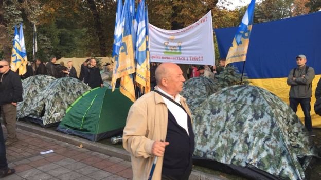 Під Верховною Радою встановили намети