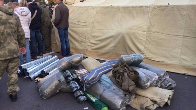 Під Верховною Радою встановили намети