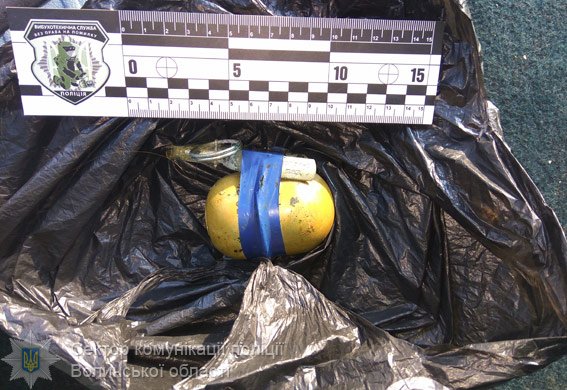 Волинянин катався з гранатою в машині. ФОТО