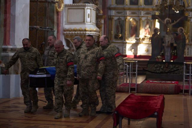 Останній бій прийняв на Донеччині: у Луцьку попрощалися з Героєм Олексієм Федоренком