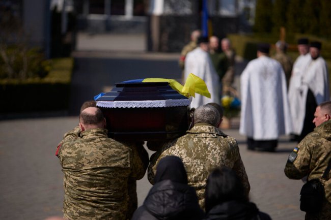 Останній бій прийняв на Донеччині: у Луцьку попрощалися з Героєм Олексієм Федоренком